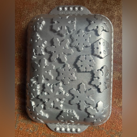 Nordic Ware snowflake pan cake casserole heavy duty - Picture 1 of 3